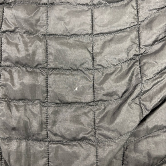 Good Used Condition North Face Men’s Black Quilted Hooded Jacket. Size Large - Picture 6 of 8